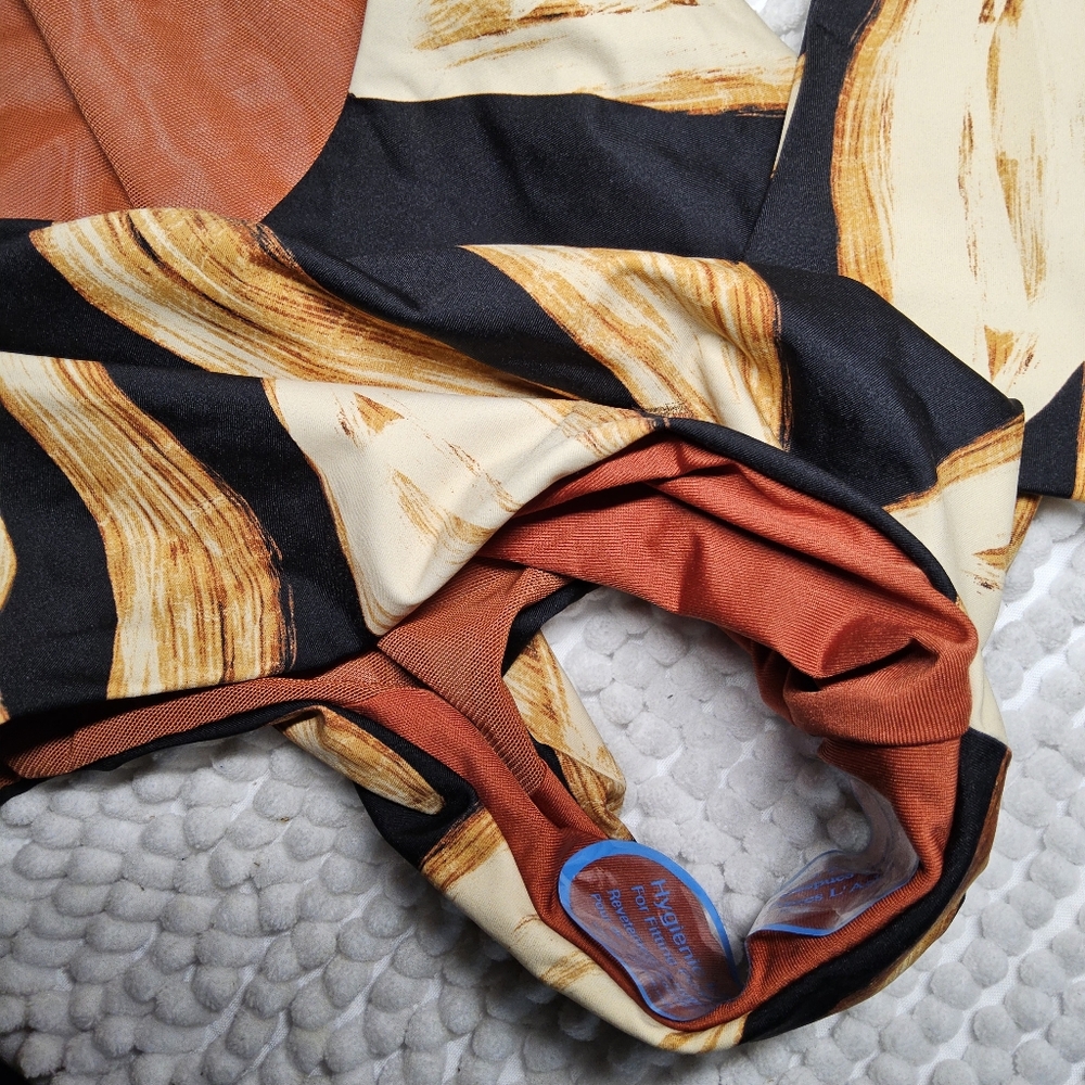 1DKNY Black and Tan size medium Swimsuit - Picture 6 of 9